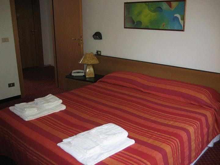Niagara Hotel Ріміні Екстер'єр фото